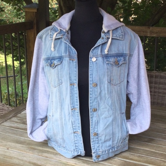 Forever  21 denim jacket/hoodie M - Picture 1 of 4